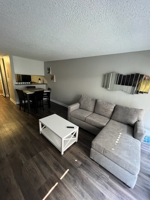 Building Photo - 411 Kelton Ave