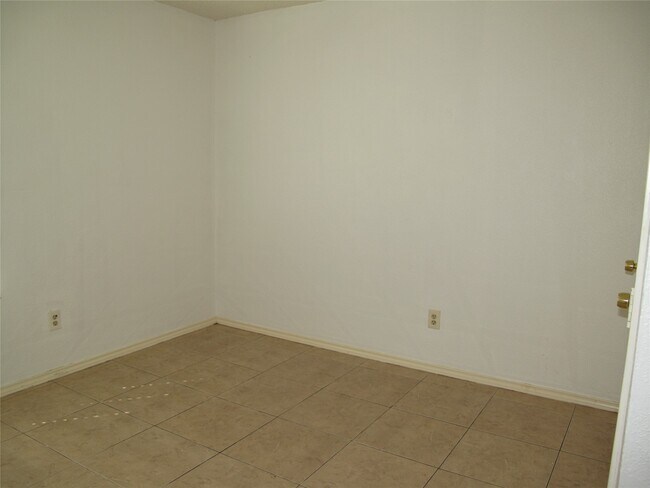 Building Photo - 2526 Doverglen Dr
