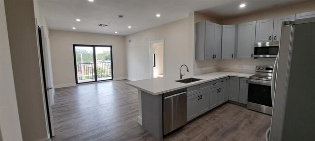 Building Photo - 3801 Davie Blvd