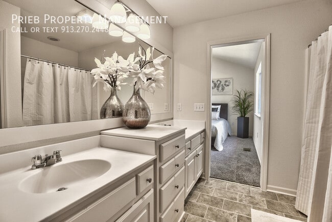 Building Photo - 21714 W 126th Terrace