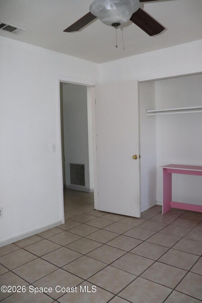 Building Photo - 1204 Linmoor Cir NE