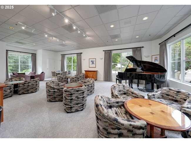 Building Photo - Rare 2 Bed 2 Bath + Loft Quintet Condo with Resort-Style Living in Portland’s West Hills