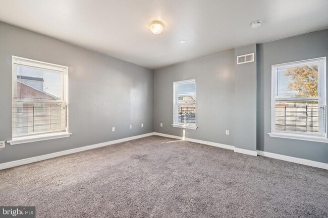 Building Photo - 138 N King St