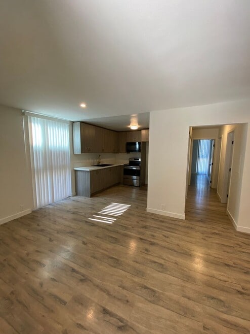 Building Photo - 7347 Haskell Ave