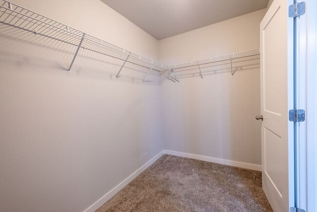 Building Photo - 3 bed 2.5 bath townhouse with garage.