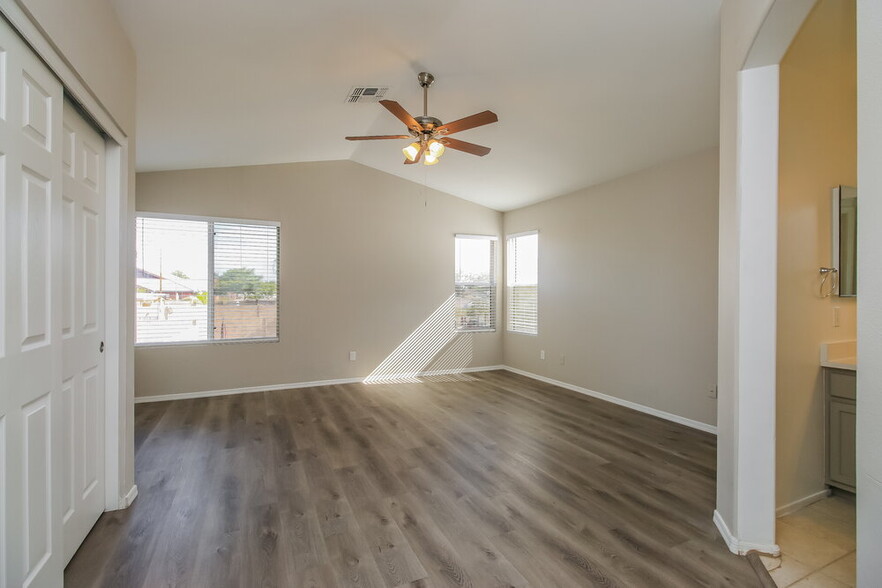 Building Photo - 633 S Balboa