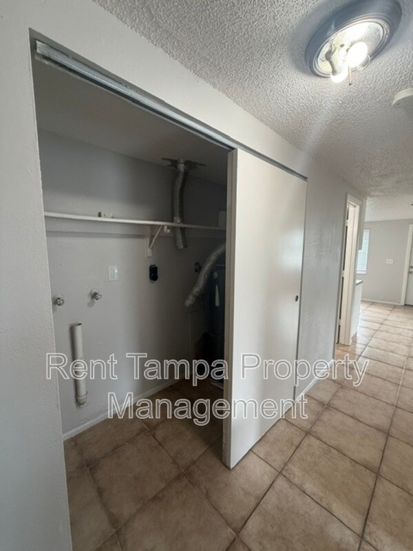 Building Photo - 1011 57th Ave Terrace E