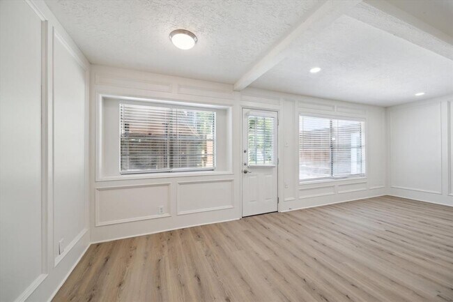 Building Photo - 25402 Lynbriar Ln
