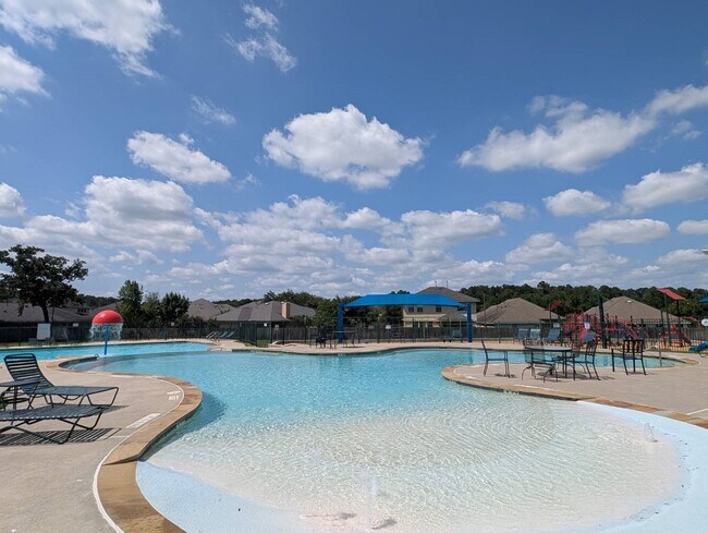 Building Photo - 16814 Ranger Ridge Dr