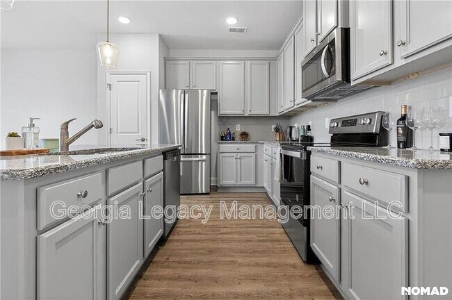Building Photo - 110 Greenview Ct