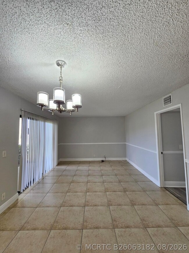 Building Photo - 1453 Lake Crystal Dr