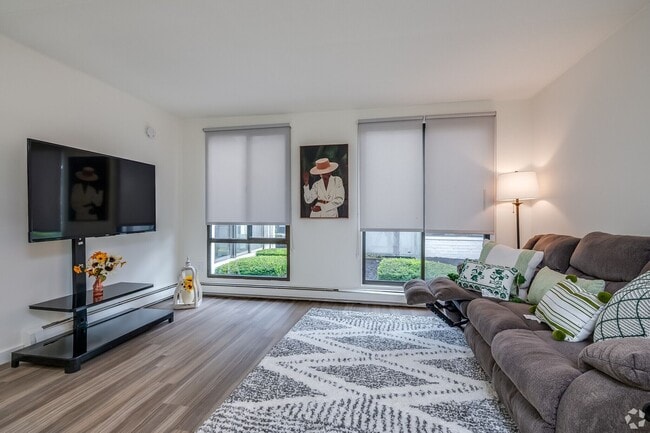 Building Photo - Studio Premium