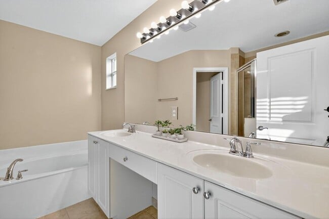 Building Photo - 7458 Sarentino Ln