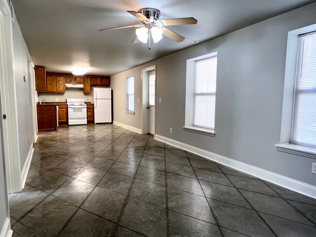 Building Photo - 835 Porter Rd