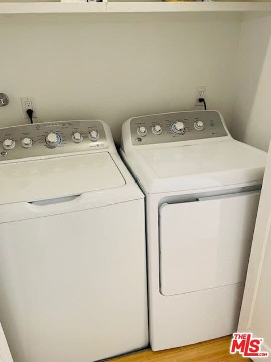 Building Photo - 4338 Redwood Ave