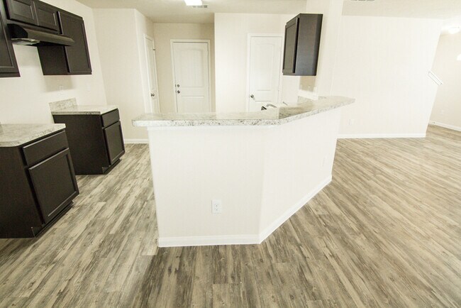 Building Photo - 930 Ember Wood Ct