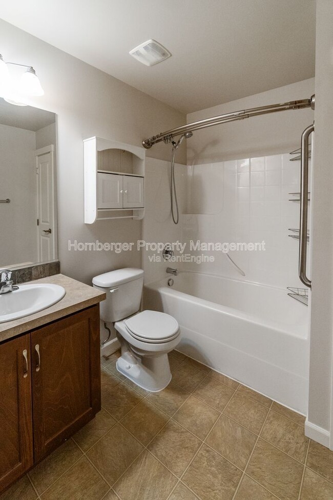 Building Photo - 1807 E Vanetta Ave