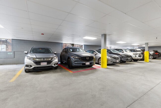 Building Photo - 70 S Bremen St