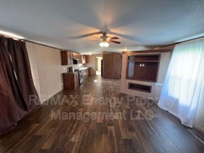 Building Photo - 10896 N Cedar Rd