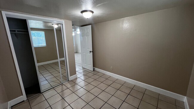 Building Photo - P15538