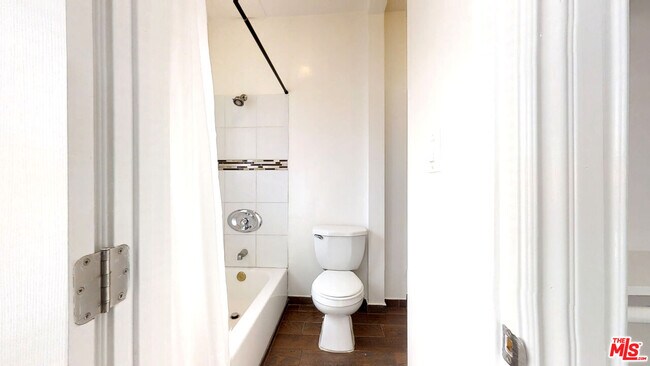 Building Photo - 334 Heliotrope Dr