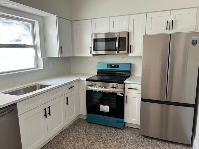 Building Photo - 2380 Madrid Ave