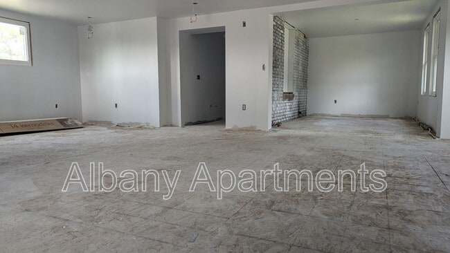 Building Photo - 4 Ten Eyck Ave