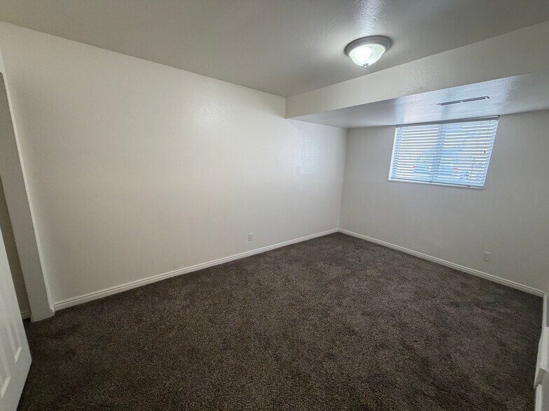 Building Photo - 1011 N 235 W