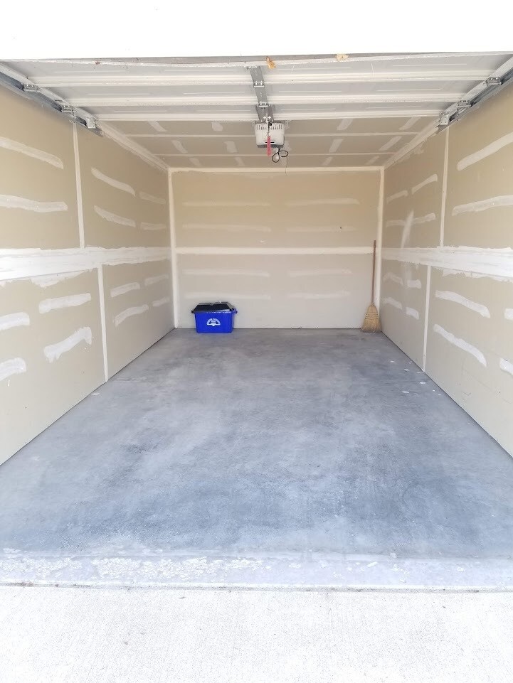 Building Photo - 560 Penn Ct