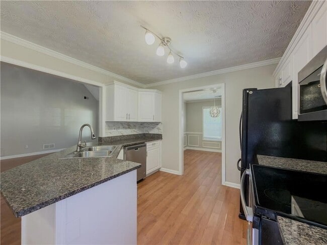 Building Photo - 593 Red Tip Ln