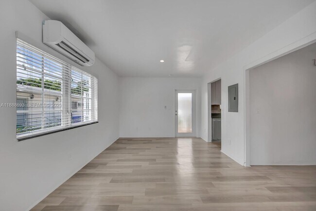 Building Photo - 570 NE 68th St