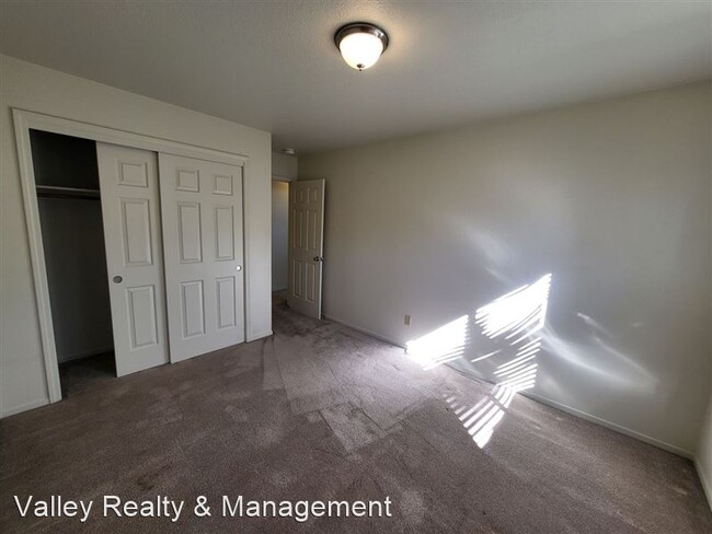 Building Photo - 301 Coral Way