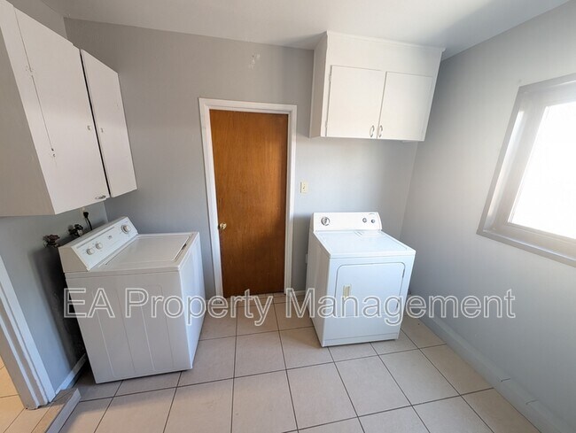Building Photo - 3204 La Veta Dr