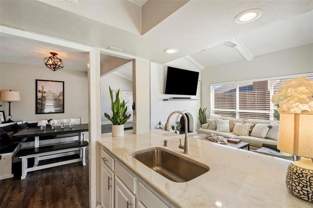Building Photo - 5916 Sandhurst Ln