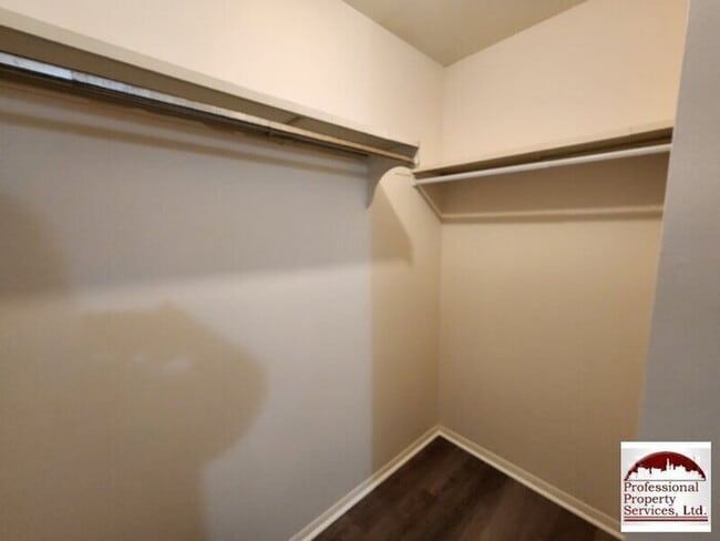Building Photo - Upgraded End Unit In Amber Meadows