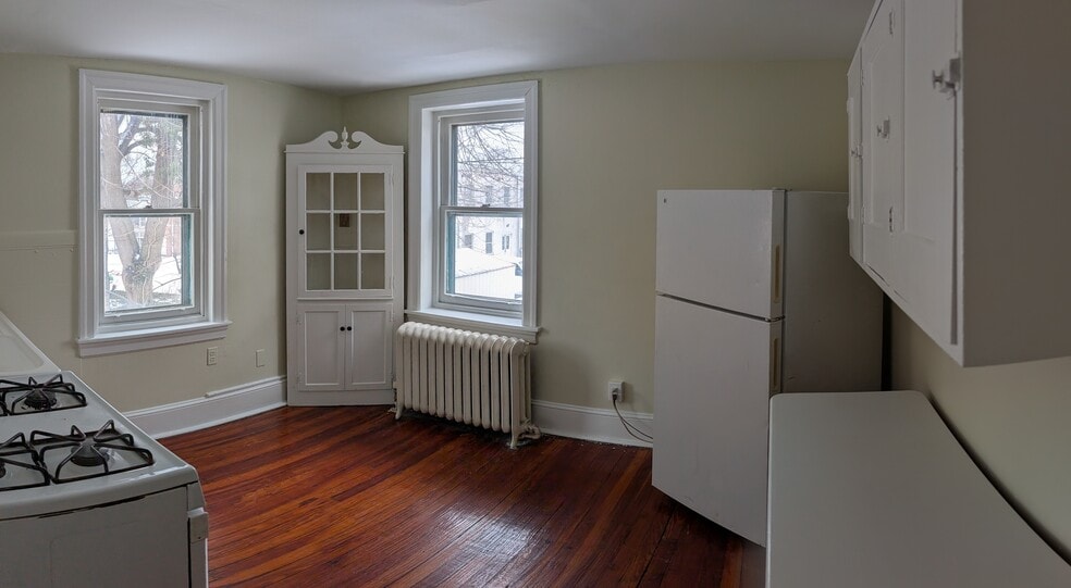 Kitchen - 21 E Penn St