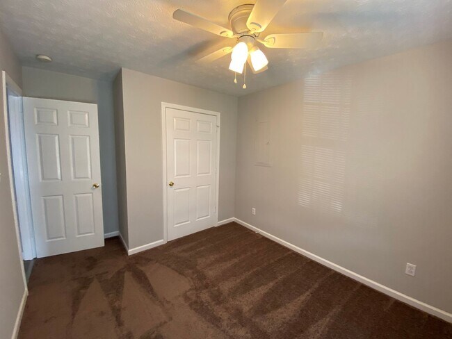 Building Photo - 415 Moonlite Ave