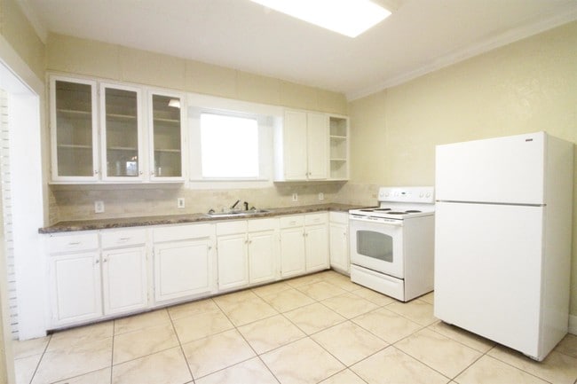 Building Photo - 622 Belle Ave