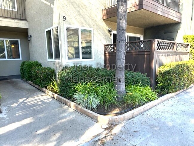 Primary Photo - **Remodeled 2 bed / 2 bath Condo in Privat...