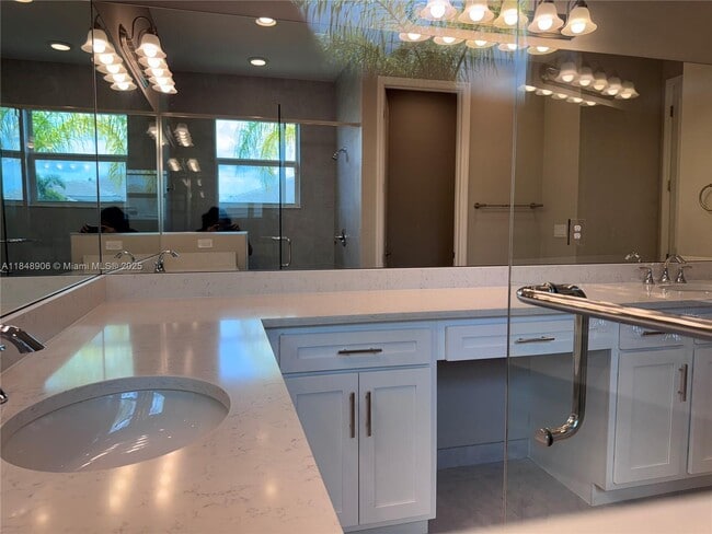 Building Photo - 12780 SW Clear Water Way