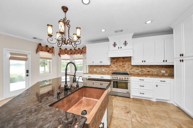Building Photo - 1805 Jasmine Hollow Ln