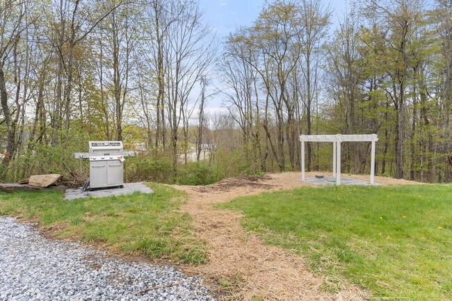 Building Photo - 38 Exeter Rd