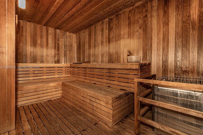 Building Photo - 20000 E Country Club Dr