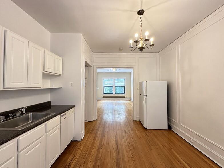 Building Photo - 1036 Dempster St