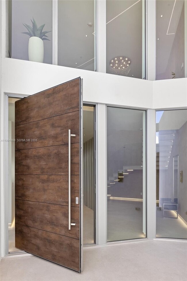 Building Photo - 503 Palm Dr