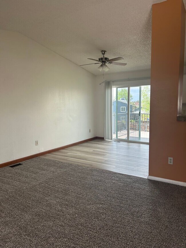 Building Photo - $1995 2 Bed/2 Bath + Bonus Room On Spaciou...
