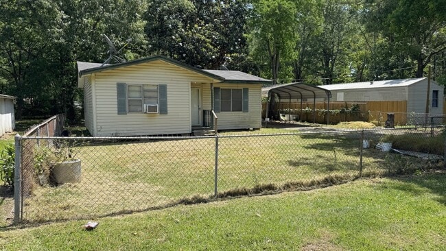 Building Photo - 1135 Fern St