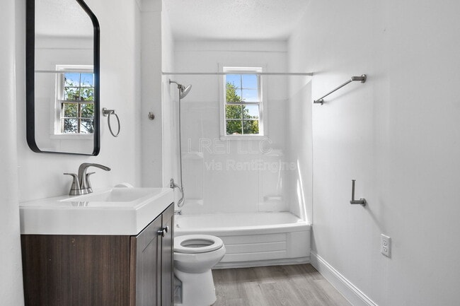 Building Photo - 2024 Lytle St