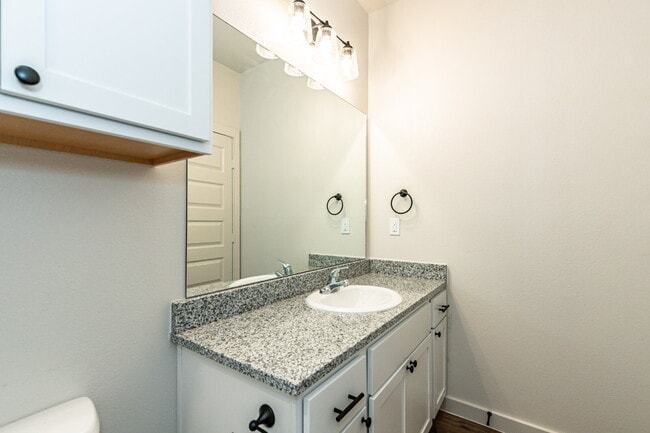Building Photo - Iron Horse 2 bedroom 2 bathroom!
