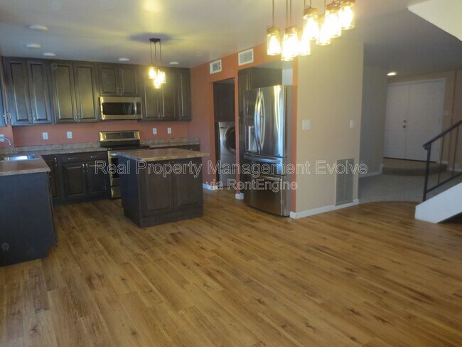 Building Photo - 4808 S Juniper St